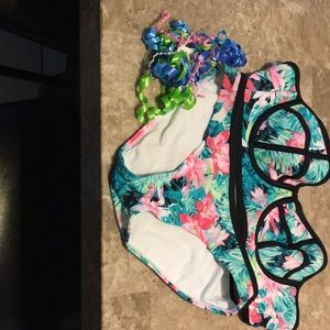 Matching bikini with double hooks in the back